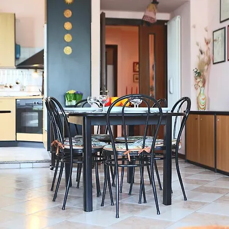 Kosmo Flexyrent Apartment * Valmadrera